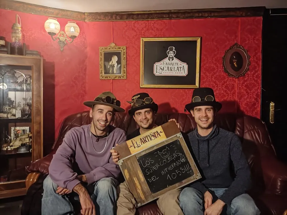 1. Gabinete Escarlata Escape Room Málaga